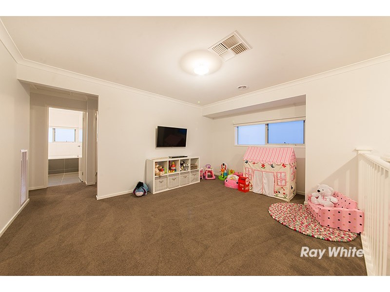 4 Mossey Crescent, Cranbourne East VIC 3977