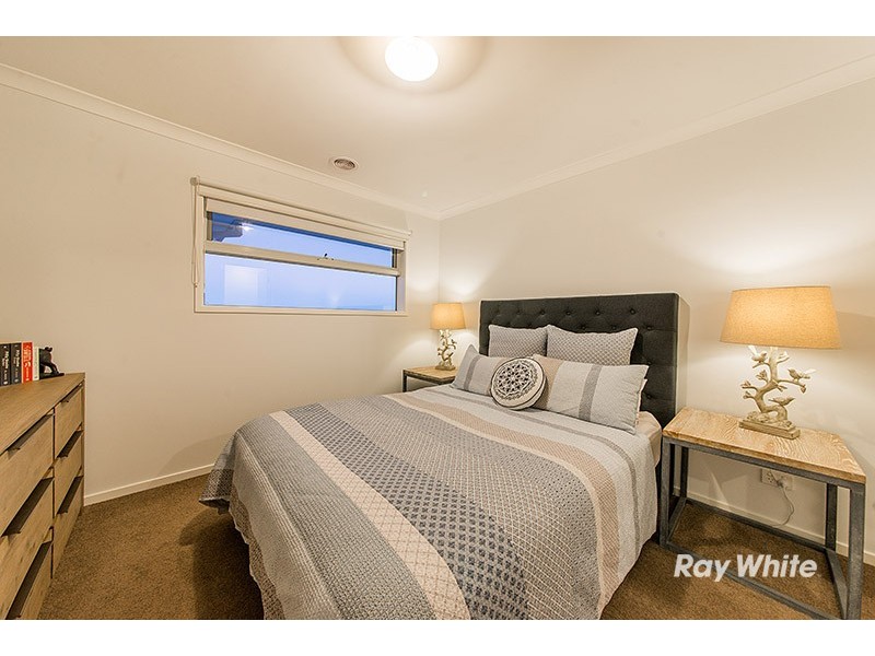 4 Mossey Crescent, Cranbourne East VIC 3977