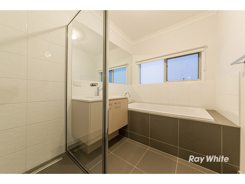 4 Mossey Crescent, Cranbourne East VIC 3977