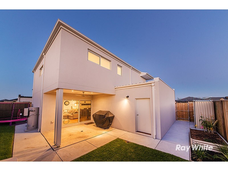4 Mossey Crescent, Cranbourne East VIC 3977
