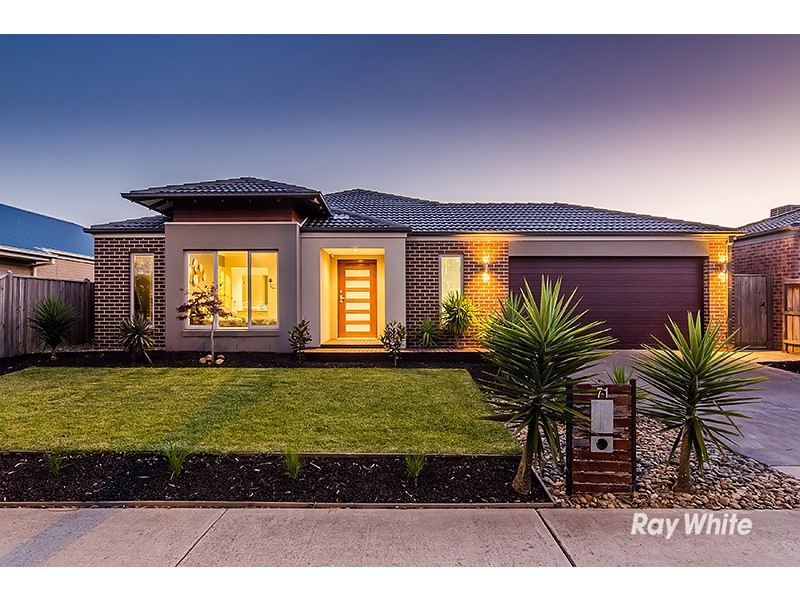 71 Thunderbolt Drive, Cranbourne East VIC 3977