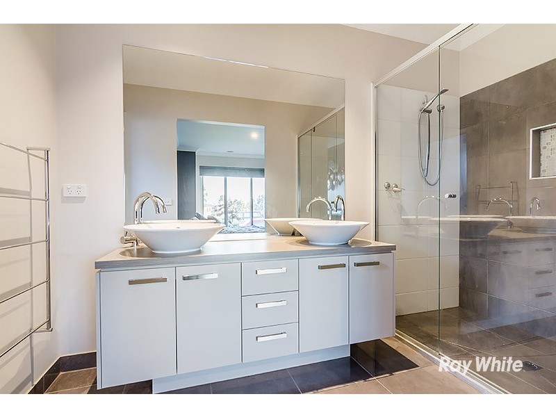 71 Thunderbolt Drive, Cranbourne East VIC 3977