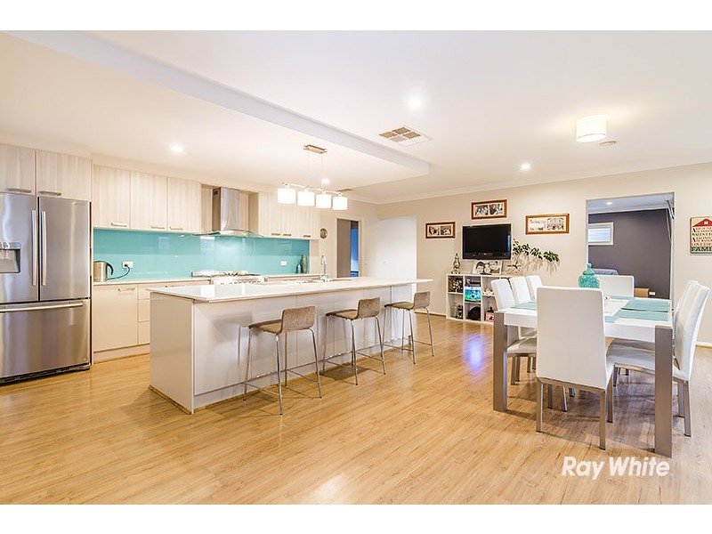 71 Thunderbolt Drive, Cranbourne East VIC 3977