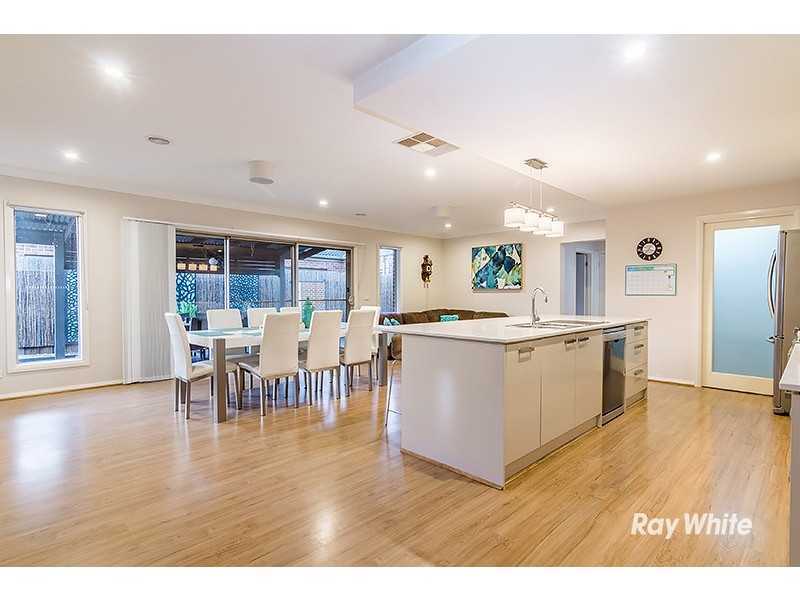 71 Thunderbolt Drive, Cranbourne East VIC 3977