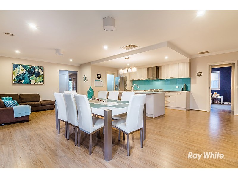 71 Thunderbolt Drive, Cranbourne East VIC 3977