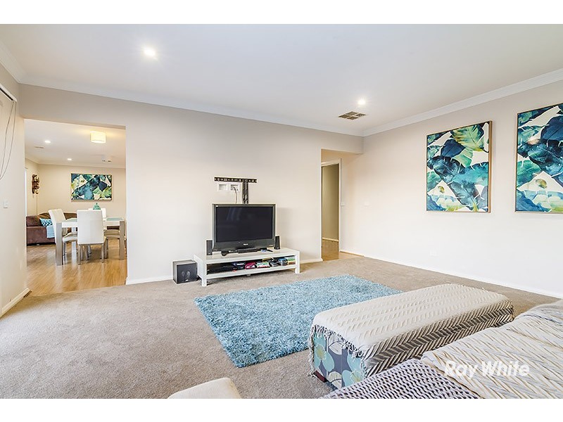71 Thunderbolt Drive, Cranbourne East VIC 3977