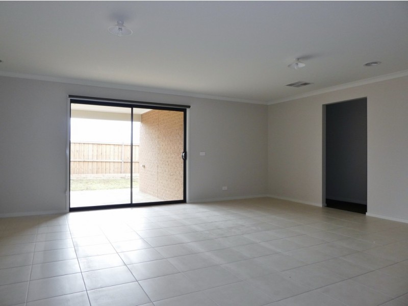 61 Moxham Drive, Clyde North VIC 3978