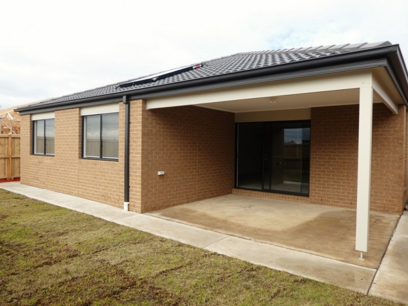 61 Moxham Drive, Clyde North VIC 3978