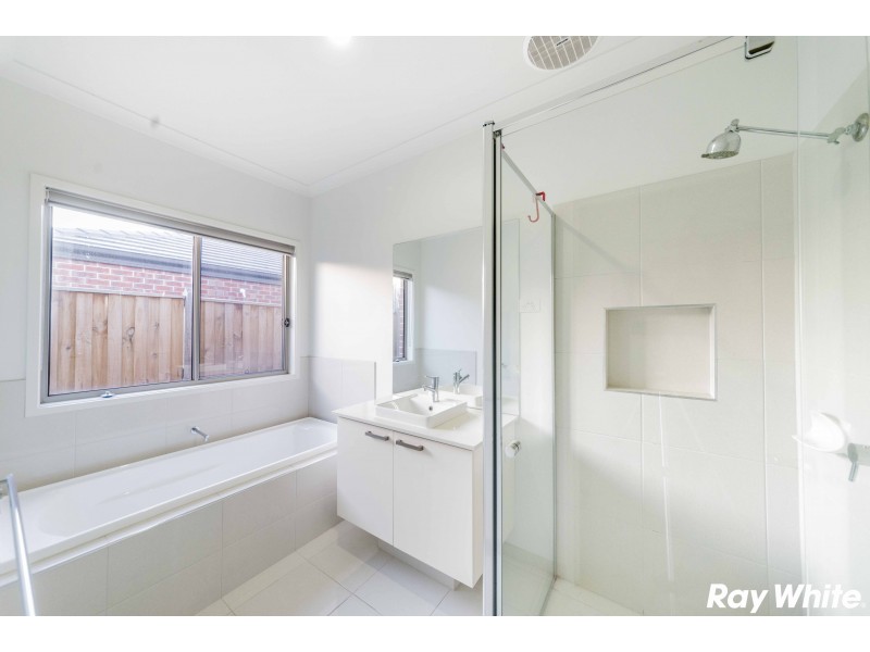 3 Scotch Lane, Cranbourne West VIC 3977
