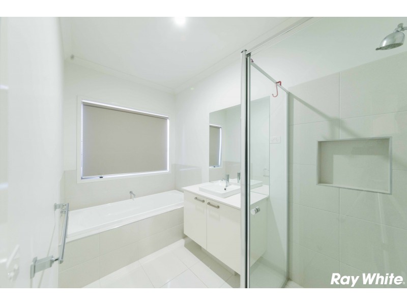 3 Scotch Lane, Cranbourne West VIC 3977