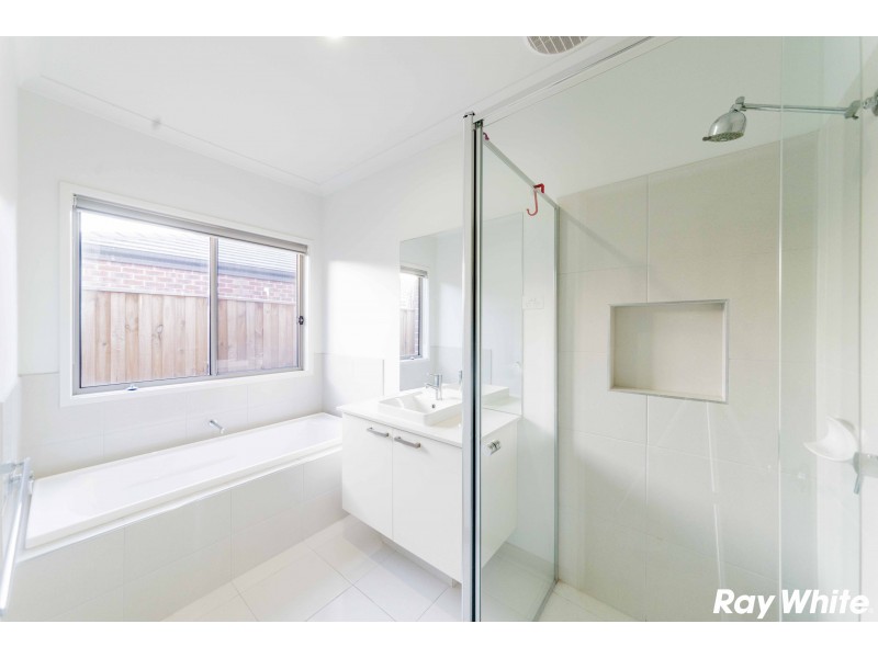 3 Scotch Lane, Cranbourne West VIC 3977