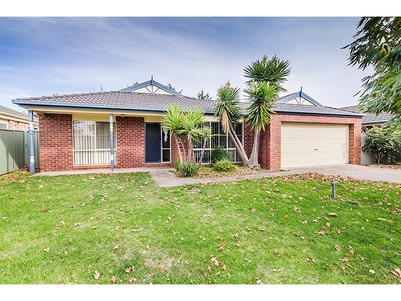 13 Woodchase Court, Cranbourne East VIC 3977