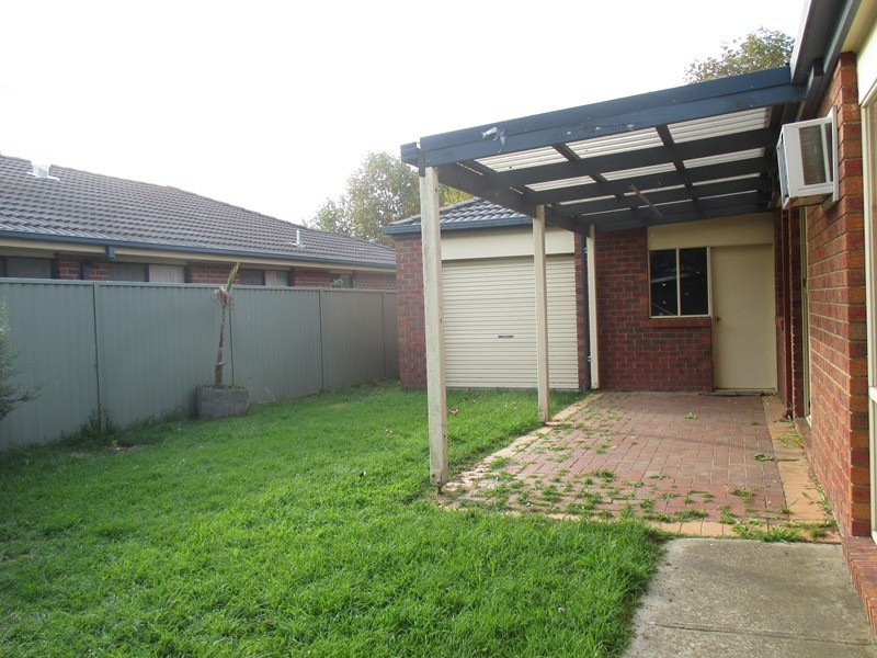 13 Woodchase Court, Cranbourne East VIC 3977