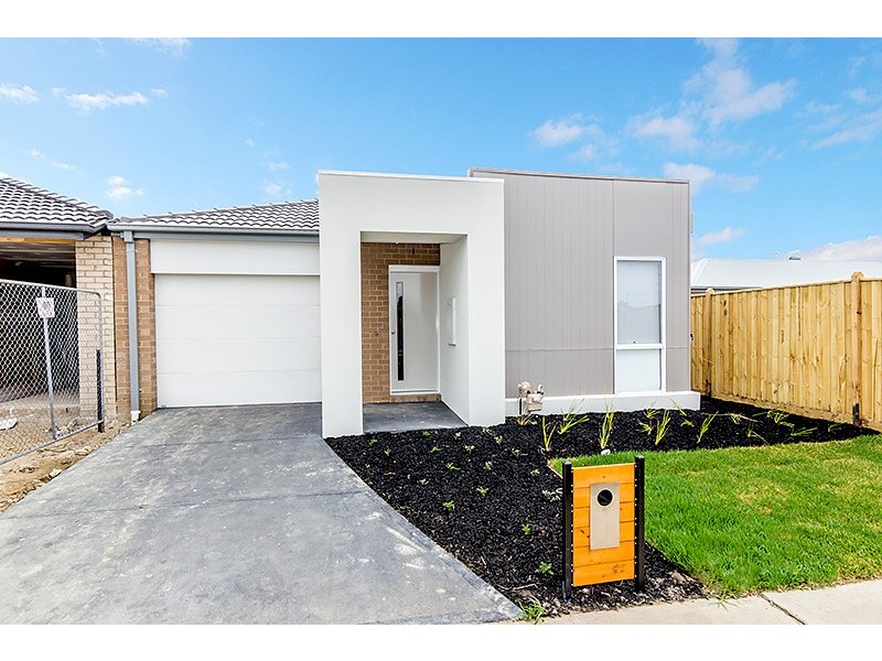 4 Portrait Place, Clyde North VIC 3978