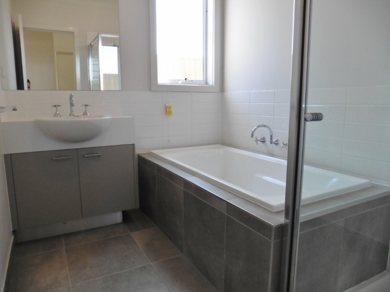 4 Portrait Place, Clyde North VIC 3978