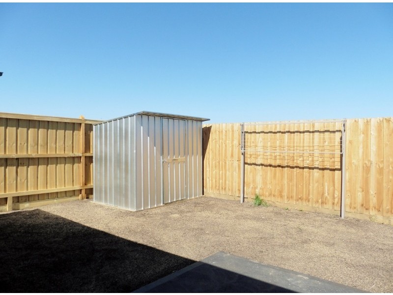 4 Portrait Place, Clyde North VIC 3978