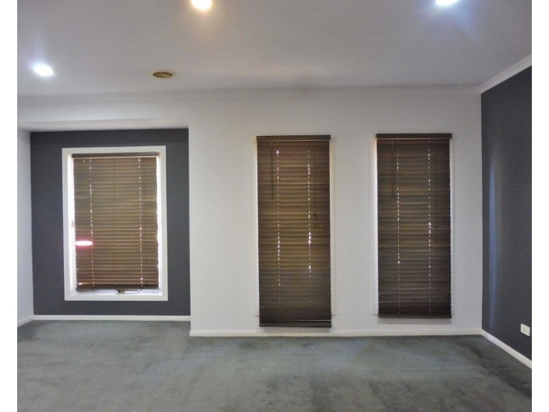 12 Horsham Drive, Cranbourne East VIC 3977