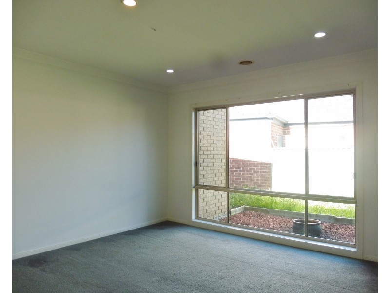 12 Horsham Drive, Cranbourne East VIC 3977