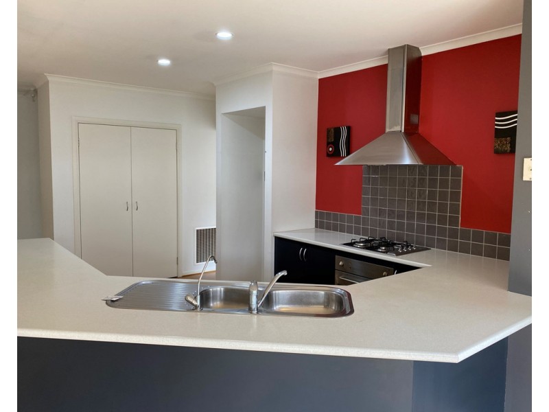 12 Horsham Drive, Cranbourne East VIC 3977