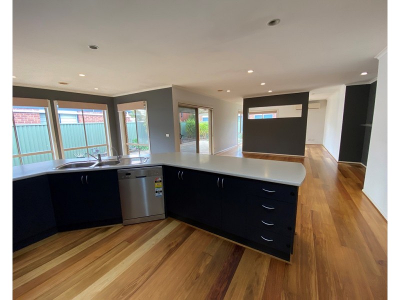 12 Horsham Drive, Cranbourne East VIC 3977