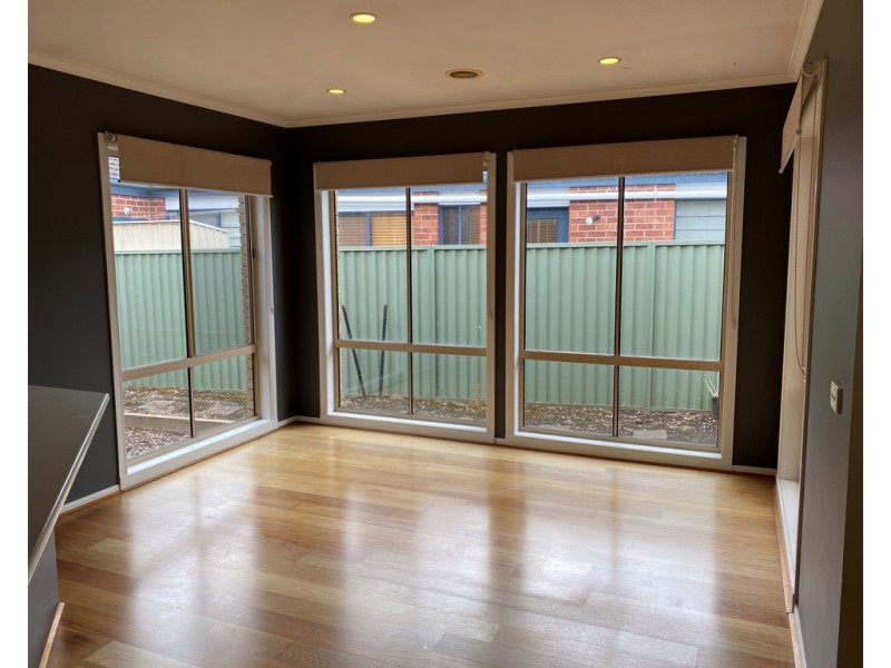 12 Horsham Drive, Cranbourne East VIC 3977