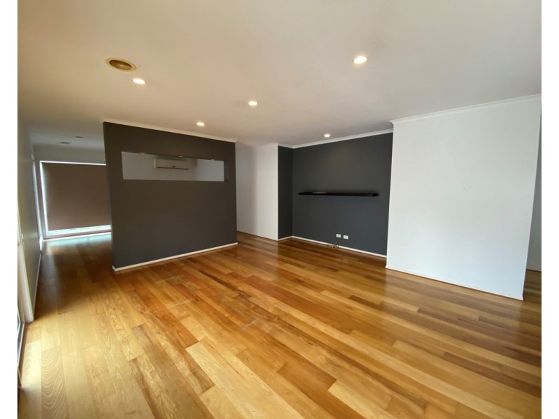 12 Horsham Drive, Cranbourne East VIC 3977