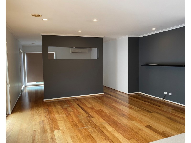 12 Horsham Drive, Cranbourne East VIC 3977