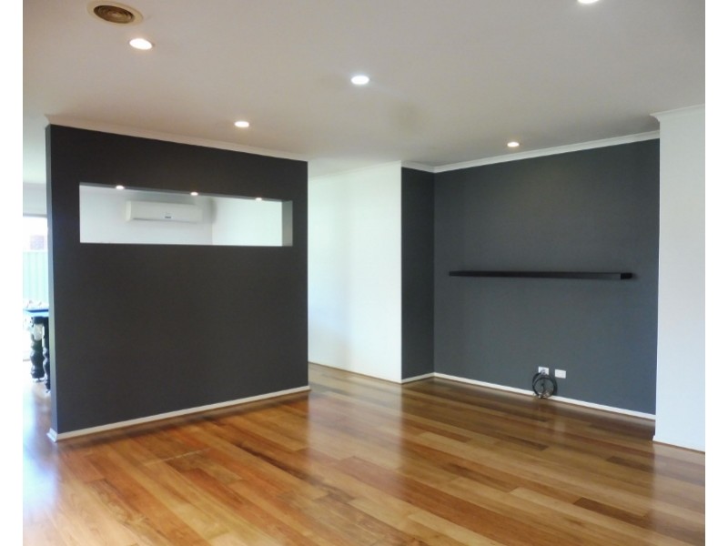 12 Horsham Drive, Cranbourne East VIC 3977