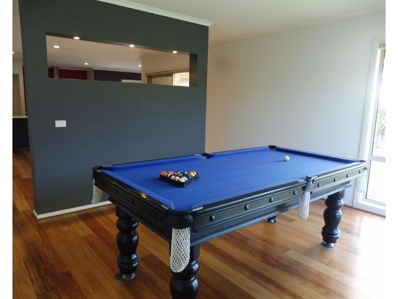 12 Horsham Drive, Cranbourne East VIC 3977