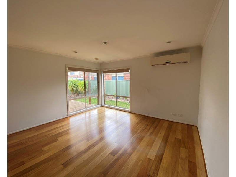 12 Horsham Drive, Cranbourne East VIC 3977