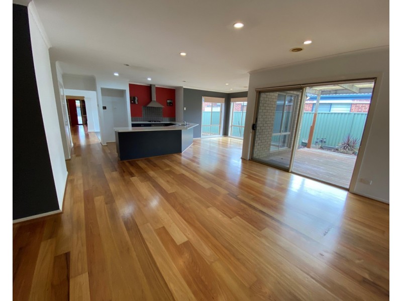 12 Horsham Drive, Cranbourne East VIC 3977