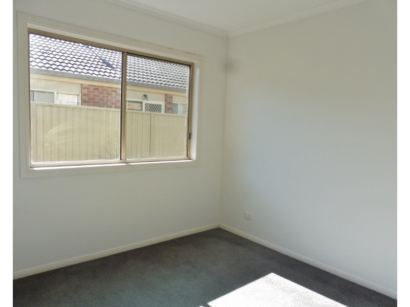 12 Horsham Drive, Cranbourne East VIC 3977