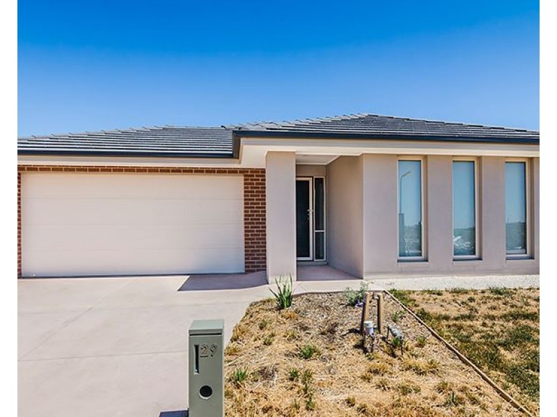 29 Boonwurrung Street, Cranbourne East VIC 3977