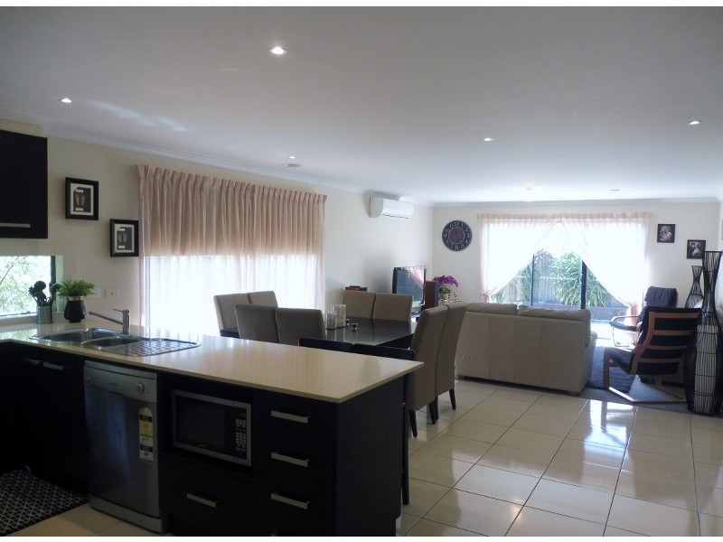 19 Waterloo Road, Cranbourne East VIC 3977