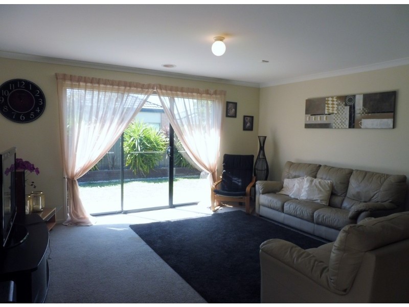 19 Waterloo Road, Cranbourne East VIC 3977