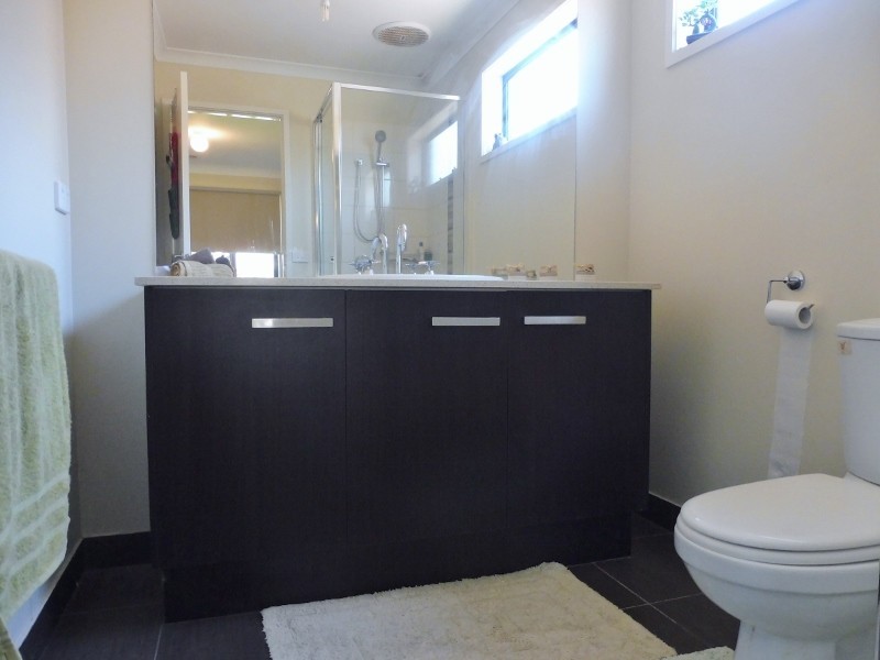 19 Waterloo Road, Cranbourne East VIC 3977