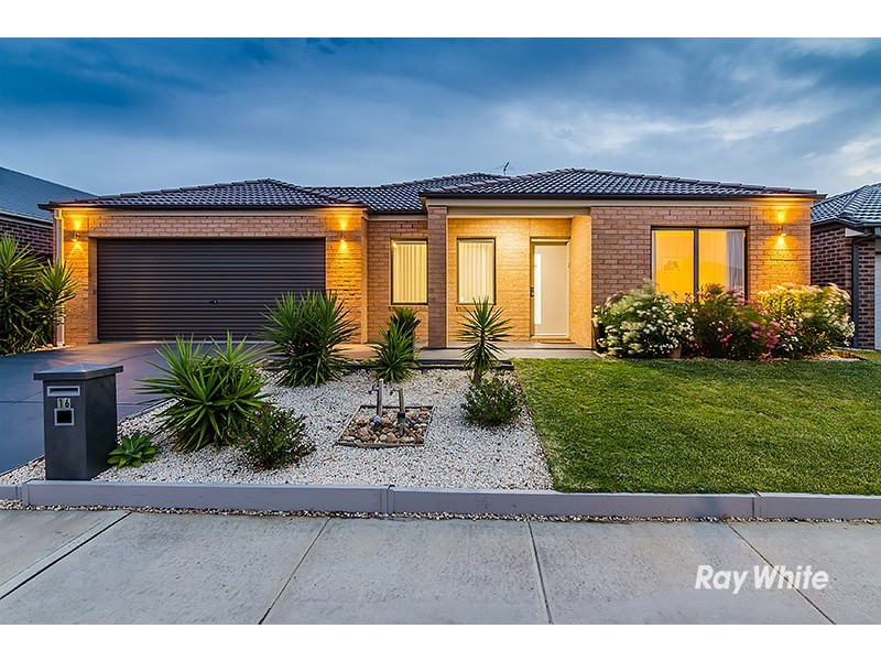 16 San Fratello Street, Clyde North VIC 3978