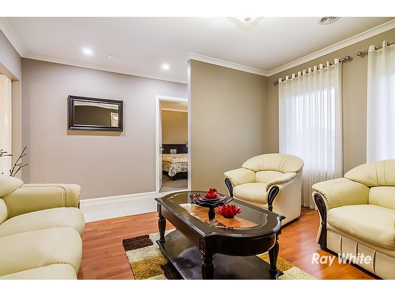 16 San Fratello Street, Clyde North VIC 3978