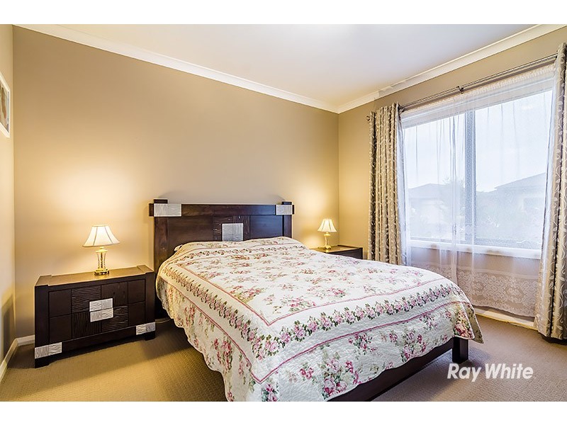 16 San Fratello Street, Clyde North VIC 3978