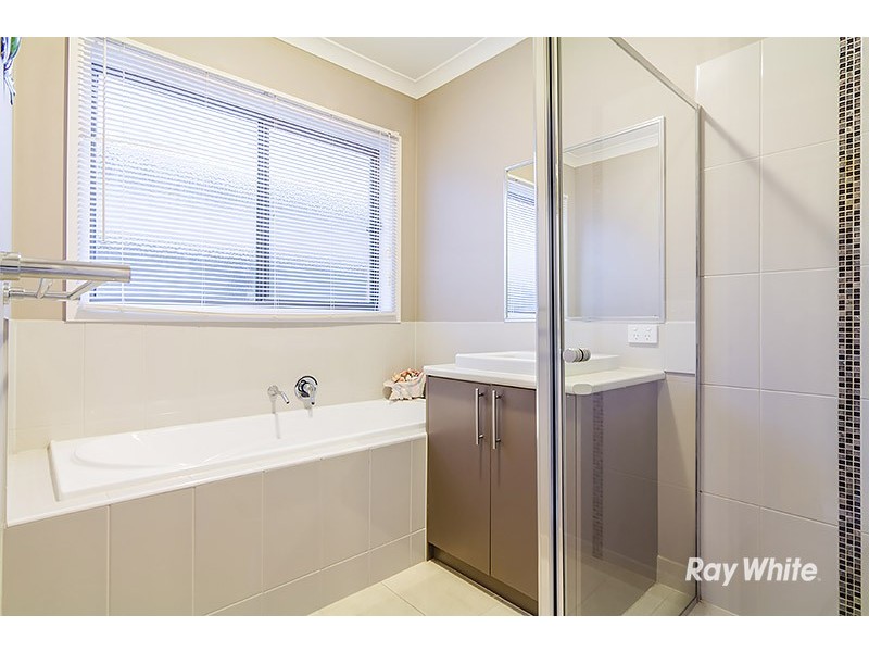 16 San Fratello Street, Clyde North VIC 3978