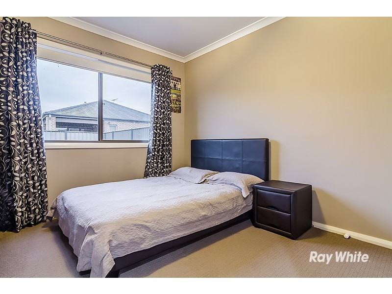 16 San Fratello Street, Clyde North VIC 3978