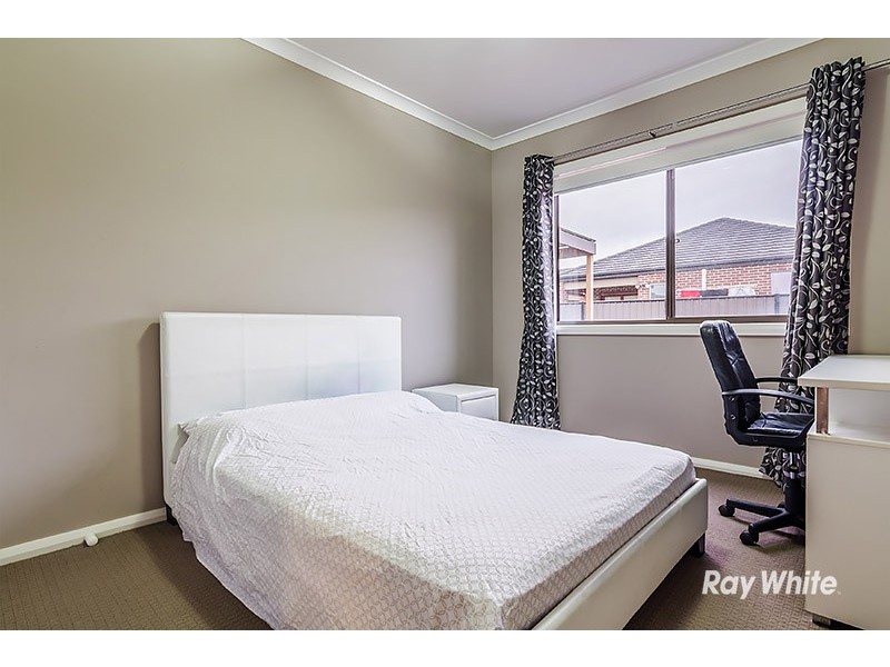 16 San Fratello Street, Clyde North VIC 3978