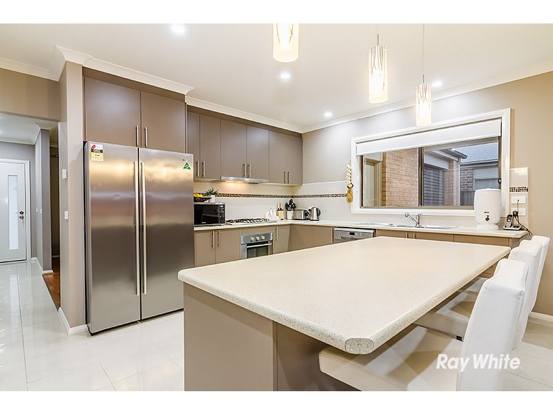 16 San Fratello Street, Clyde North VIC 3978