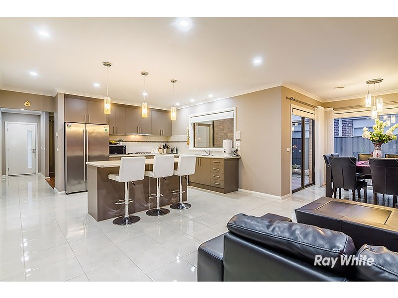 16 San Fratello Street, Clyde North VIC 3978