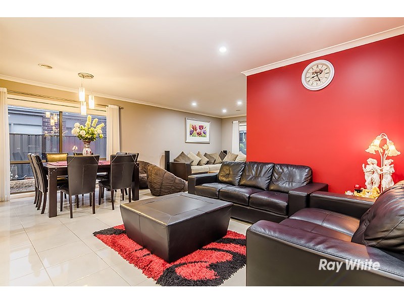 16 San Fratello Street, Clyde North VIC 3978
