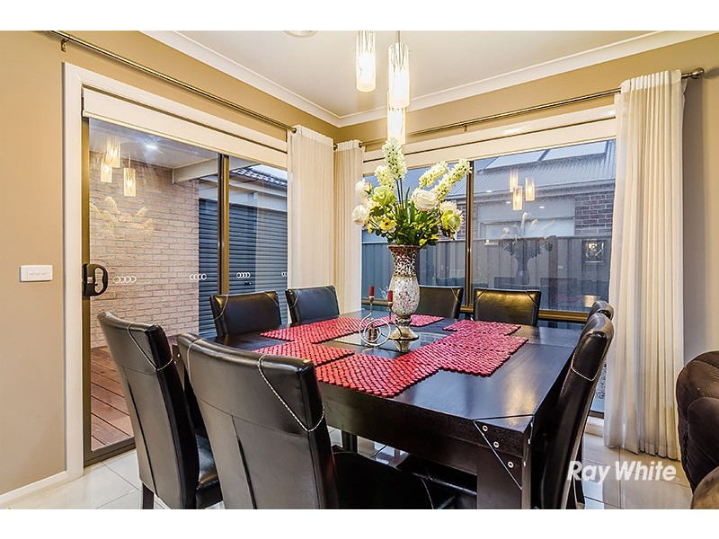 16 San Fratello Street, Clyde North VIC 3978