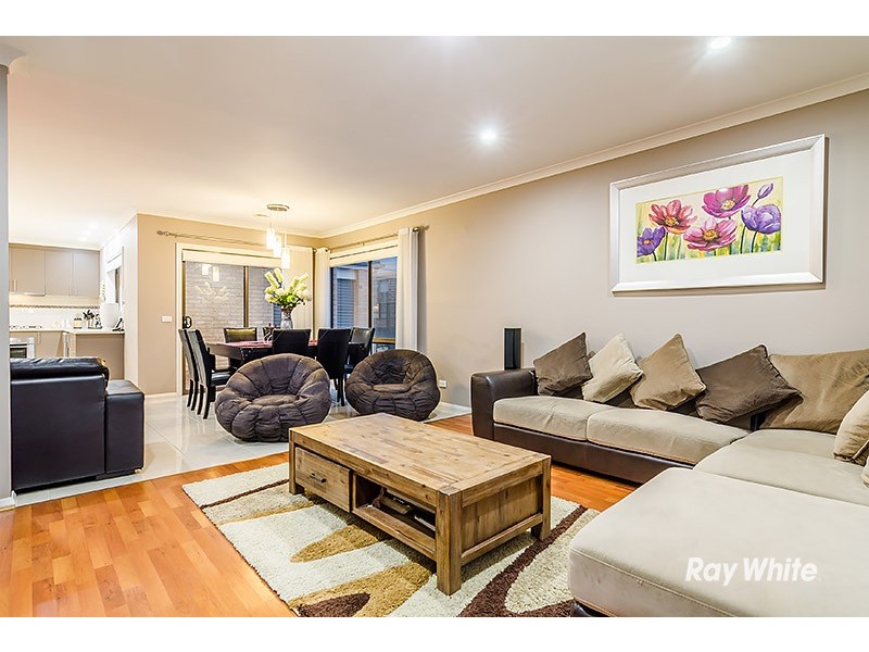 16 San Fratello Street, Clyde North VIC 3978