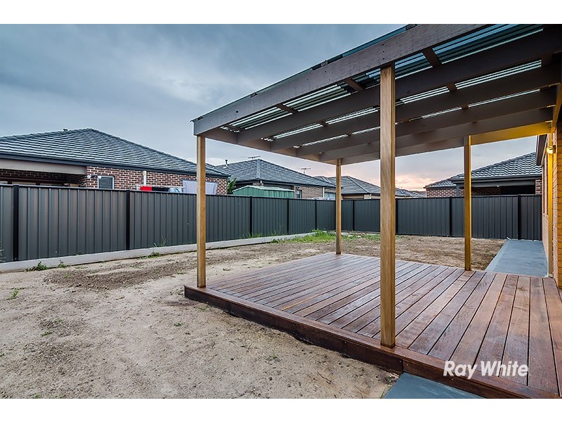 16 San Fratello Street, Clyde North VIC 3978