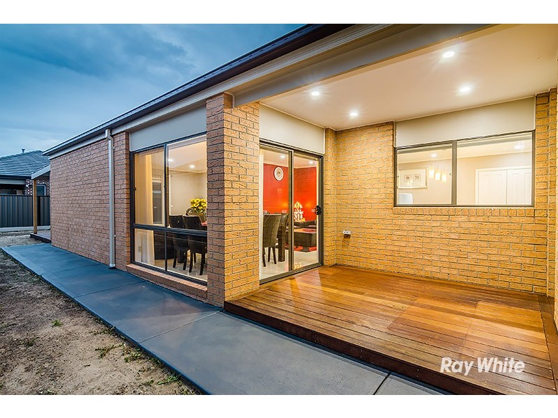 16 San Fratello Street, Clyde North VIC 3978