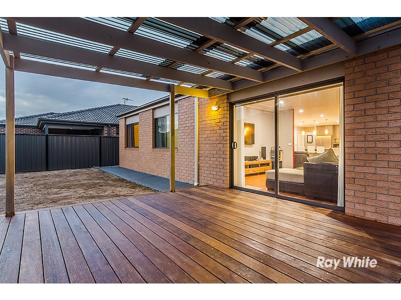 16 San Fratello Street, Clyde North VIC 3978